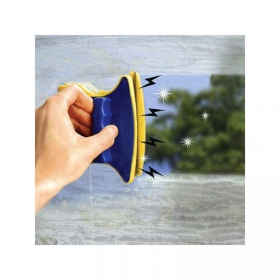 Curata geamurile si ferestrele inalte cu aparatul magnetic Magic Cleaner