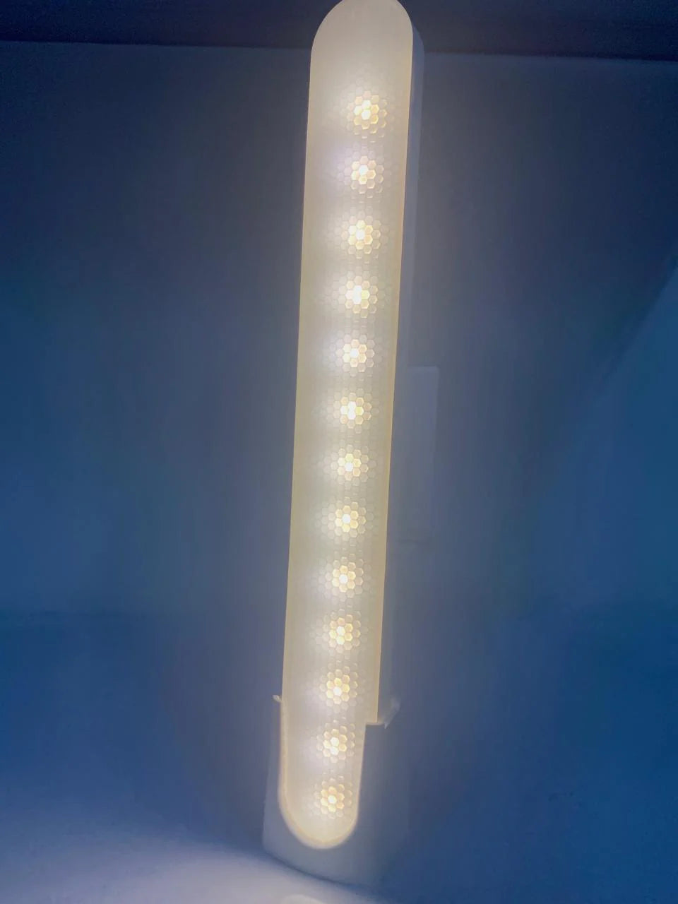 Lampă LED Reîncărcabilă pentru Birou – Iluminare Economică & Elegantă